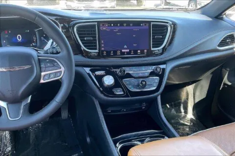More photos of 2023 Chrysler Pacifica Pinnacle at I-10 Chrysler Dodge Jeep Ram, CA