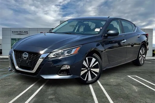 Blue 2022 Nissan Altima 2.5 SV for sale in Indio, CA