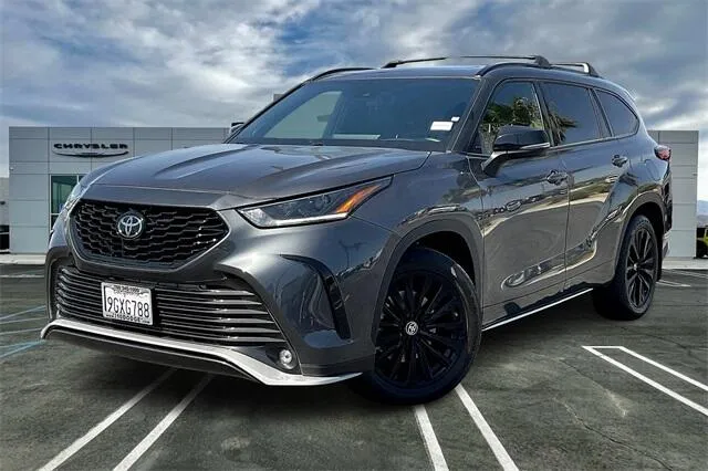 Gray 2023 Toyota Highlander XSE for sale in Indio, CA