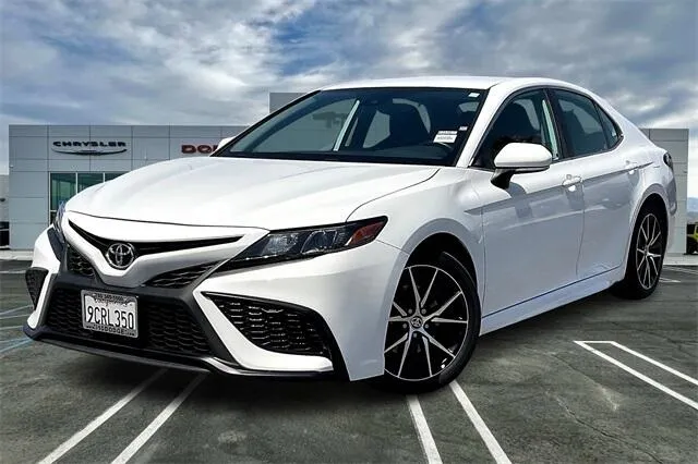 White 2022 Toyota Camry SE for sale in Indio, CA