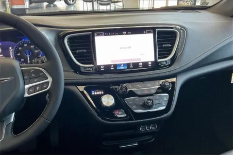 More photos of 2025 Chrysler Pacifica Select at I-10 Chrysler Dodge Jeep Ram, CA