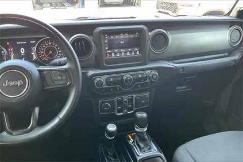 More photos of 2022 Jeep Gladiator Willys at I-10 Chrysler Dodge Jeep Ram, CA