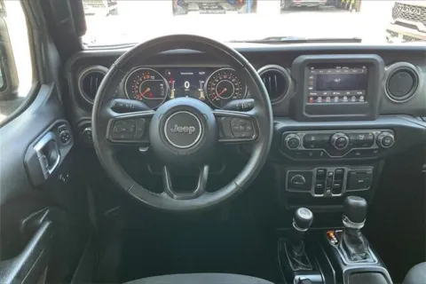More photos of 2022 Jeep Gladiator Willys at I-10 Chrysler Dodge Jeep Ram, CA