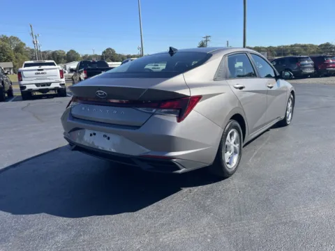 More photos of 2021 Hyundai ELANTRA SE at Impex Pre-Owned LLC, SC
