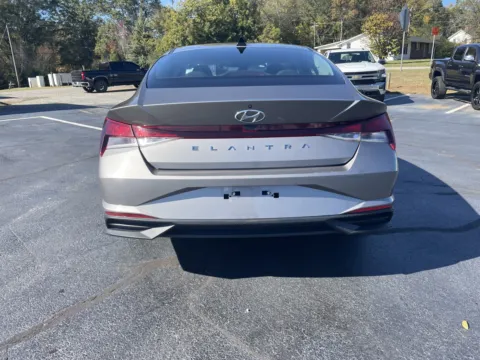 More photos of 2021 Hyundai ELANTRA SE at Impex Pre-Owned LLC, SC