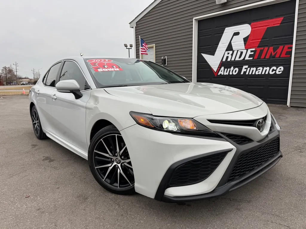 2023 TOYOTA CAMRY SE for sale in Crown Point, IN