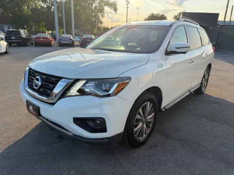 More photos of 2020 NISSAN PATHFINDER SL at Ride Time Auto Finance Crown Point, IN