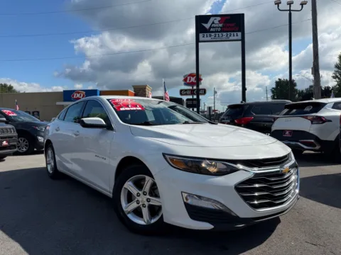 White 2023 CHEVROLET MALIBU LT for sale in Crown Point, IN