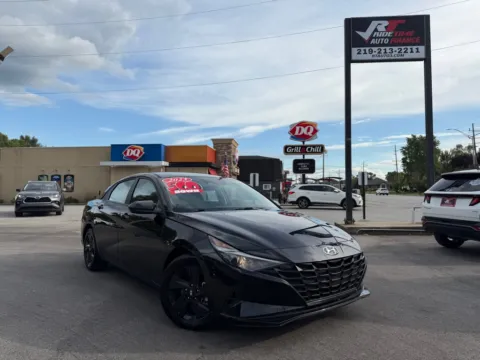 Black 2023 HYUNDAI ELANTRA SEL for sale in Crown Point, IN