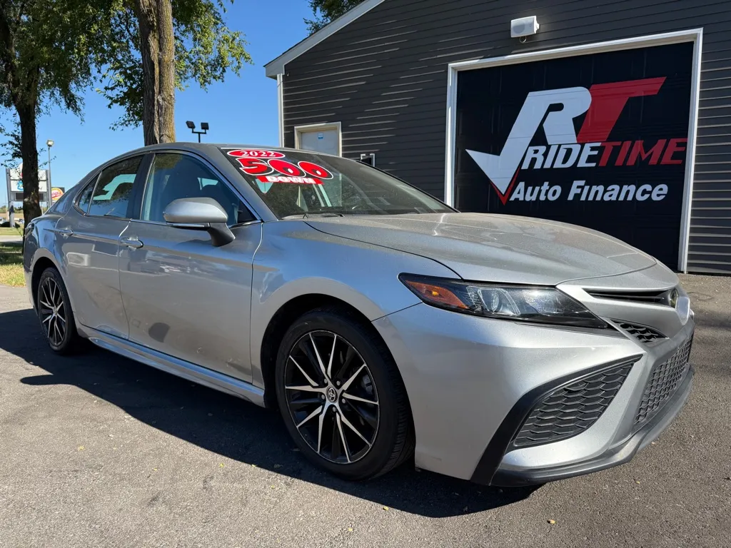 Silver 2022 TOYOTA CAMRY SE for sale in Crown Point, IN
