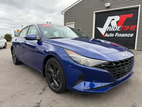Blue 2022 HYUNDAI ELANTRA SEL for sale in Crown Point, IN