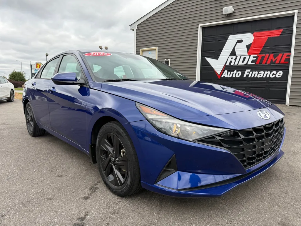 Blue 2022 HYUNDAI ELANTRA SEL for sale in Crown Point, IN