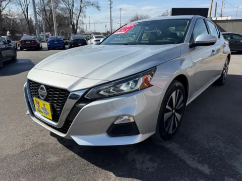 More photos of 2021 NISSAN ALTIMA 2.5 SV at Ride Time Auto Finance Crown Point, IN