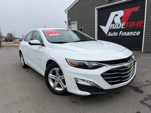 White 2024 CHEVROLET MALIBU LT for sale in Crown Point, IN