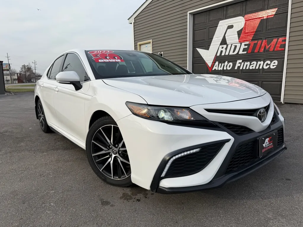 White 2023 TOYOTA CAMRY SE for sale in Crown Point, IN
