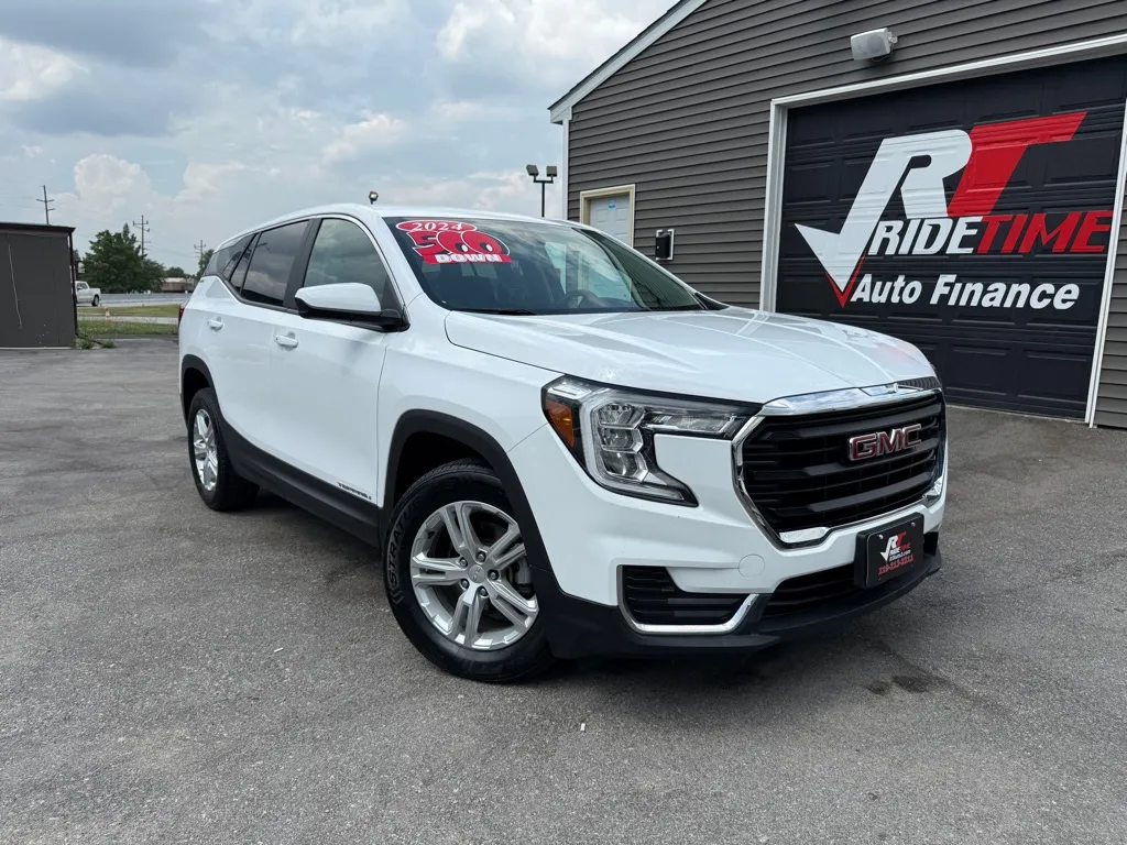 White 2024 GMC TERRAIN SLE for sale in Crown Point, IN