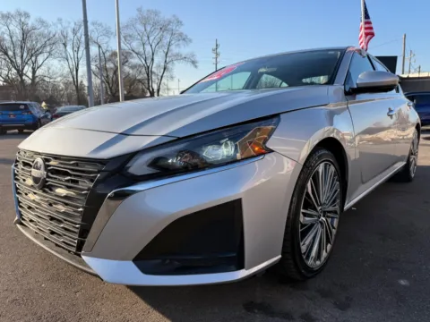 More photos of 2023 NISSAN ALTIMA 2.5 SL at Ride Time Auto Finance Crown Point, IN