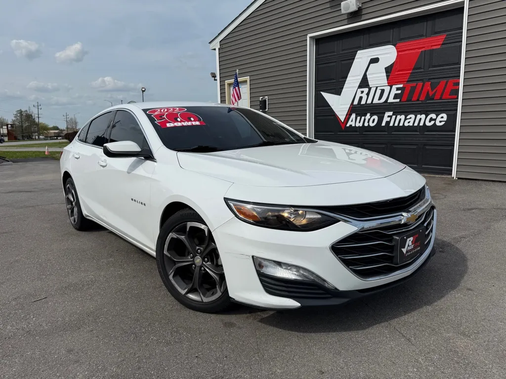 White 2022 CHEVROLET MALIBU LT for sale in Crown Point, IN