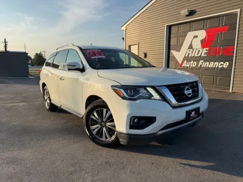 White 2020 NISSAN PATHFINDER SL for sale in Crown Point, IN