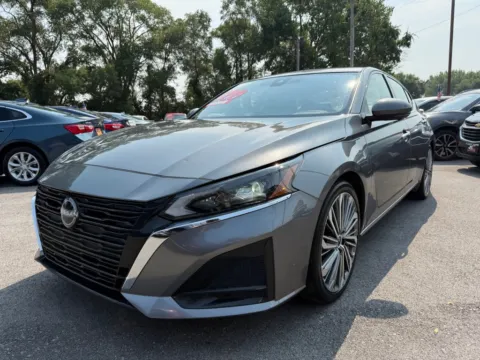 More photos of 2023 NISSAN ALTIMA 2.5 SL at Ride Time Auto Finance Crown Point, IN