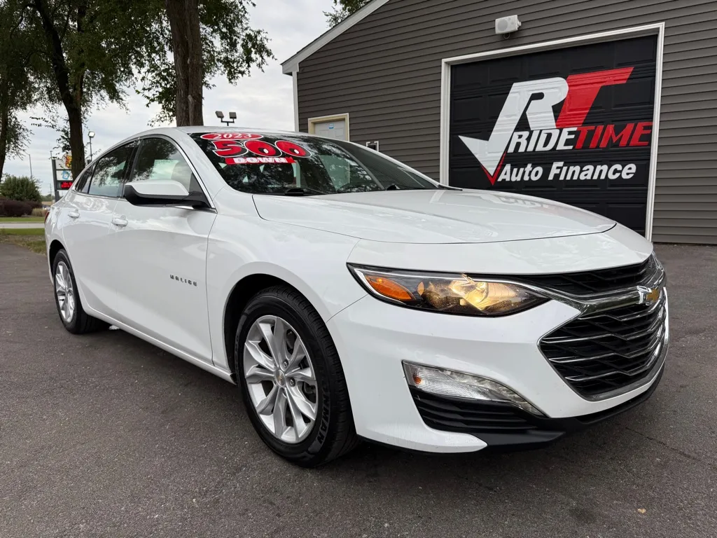 White 2023 CHEVROLET MALIBU LT for sale in Crown Point, IN