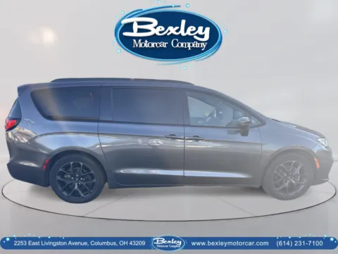 More photos of 2021 Chrysler Pacifica Touring at Bexley Motorcar Company, OH