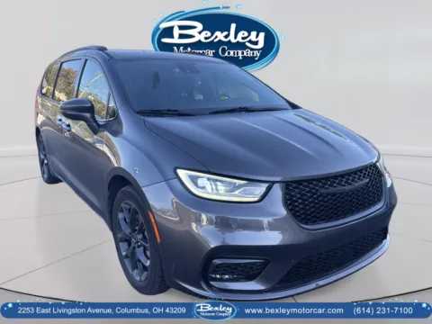Another view of 2021 Chrysler Pacifica Touring for sale in Columbus, OH at Bexley Motorcar Company