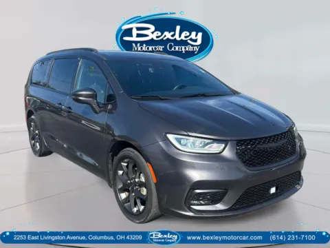 Purple 2021 Chrysler Pacifica Touring for sale in Columbus, OH