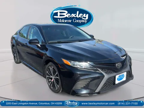 Black 2019 Toyota Camry SE for sale in Columbus, OH