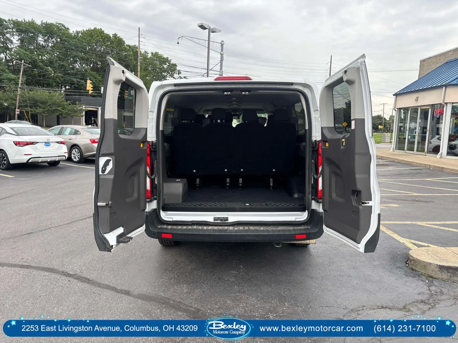 2022 Ford Transit Passenger Van XLT - Photo 11