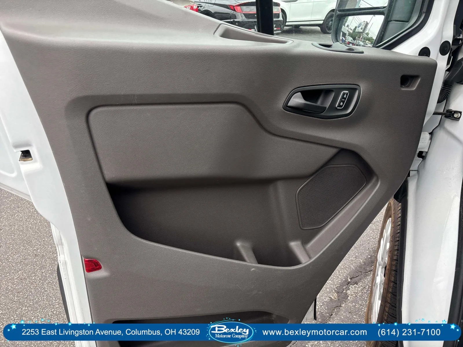 2022 Ford Transit Passenger Van XLT - Photo 18