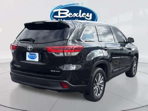 More photos of 2019 Toyota Highlander XLE at Bexley Motorcar Company, OH