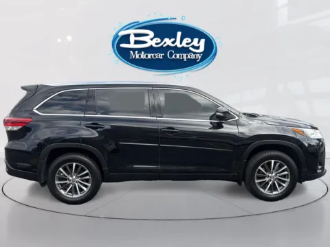 More photos of 2019 Toyota Highlander XLE at Bexley Motorcar Company, OH