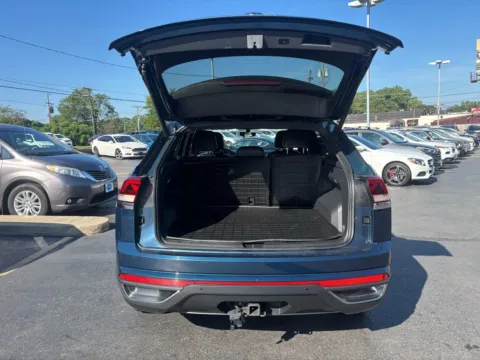 More photos of 2020 Volkswagen Atlas Cross Sport V6 SEL 4Motion at Bexley Motorcar Company, OH