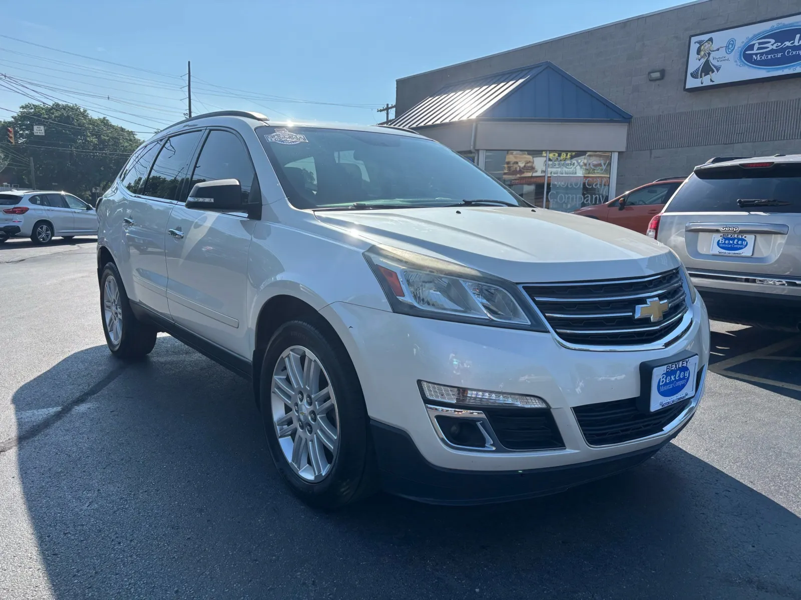 Beige 2015 Chevrolet Traverse LT for sale in Columbus, OH