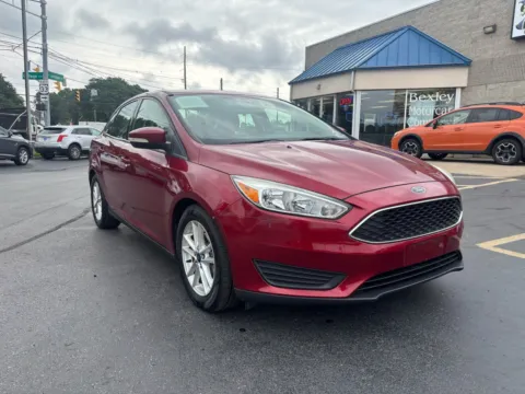 Red 2015 Ford Focus SE for sale in Columbus, OH