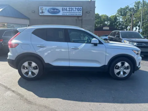 Photos of 2022 Volvo XC40 T5 Momentum for sale in Columbus, OH at Bexley Motorcar Company