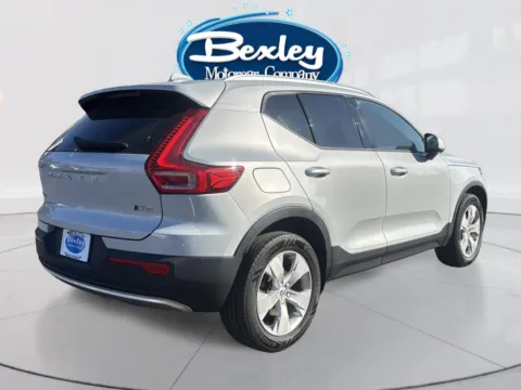 More photos of 2022 Volvo XC40 T5 Momentum at Bexley Motorcar Company, OH