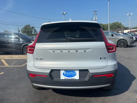 More photos of 2022 Volvo XC40 T5 Momentum at Bexley Motorcar Company, OH
