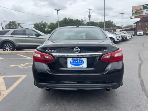 More photos of 2018 Nissan Altima 2.5 SL at Bexley Motorcar Company, OH