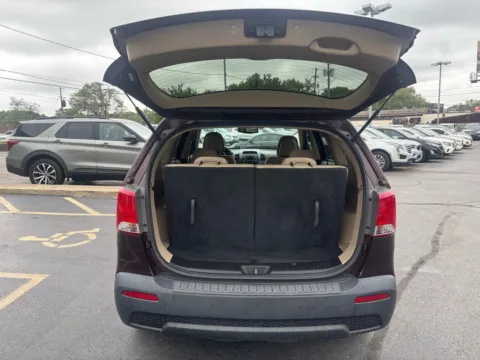 More photos of 2011 Kia Sorento LX at Bexley Motorcar Company, OH