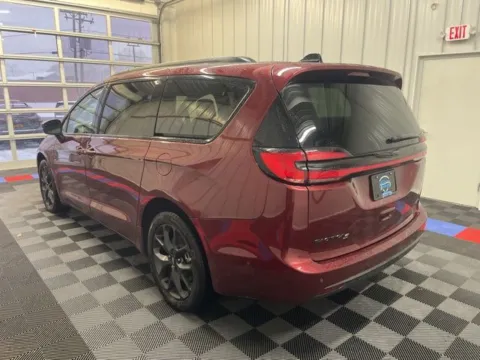 More photos of 2023 Chrysler Pacifica Touring L at Candy Cars, NY