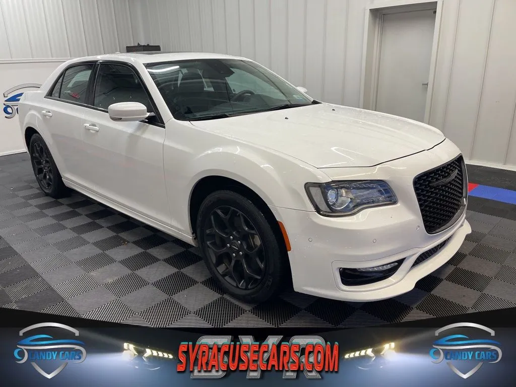 2023 Chrysler 300 Touring L's photo