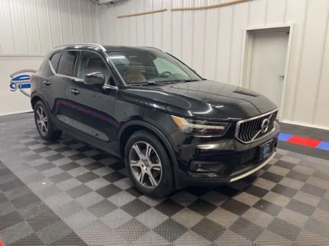 Photos of 2021 Volvo XC40 T5 Inscription for sale in Syracuse, NY at Candy Cars