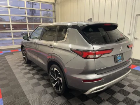 More photos of 2023 Mitsubishi Outlander SE Special Edition at Candy Cars, NY