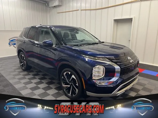 2024 Mitsubishi Outlander SE's photo