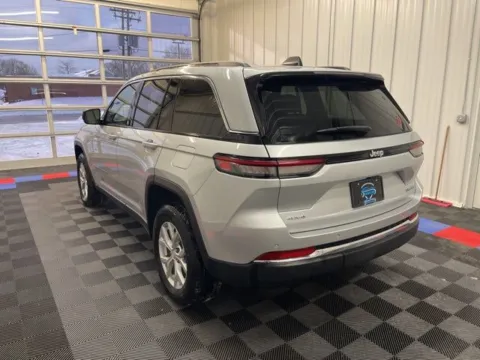 More photos of 2023 Jeep Grand Cherokee Limited at Candy Cars, NY
