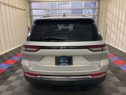 More photos of 2023 Jeep Grand Cherokee Limited at Candy Cars, NY