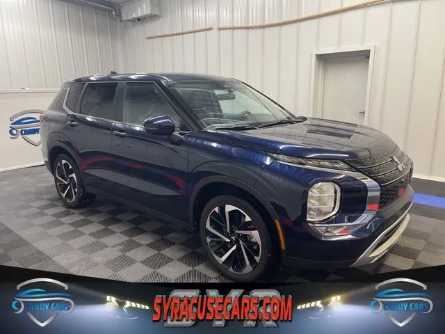 2024 Mitsubishi Outlander SE's photo