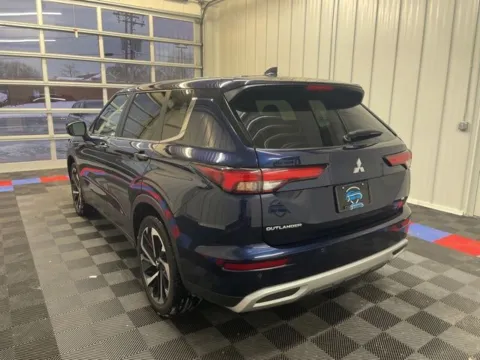 More photos of 2024 Mitsubishi Outlander SE Black Edition w/Pano Roof at Candy Cars, NY